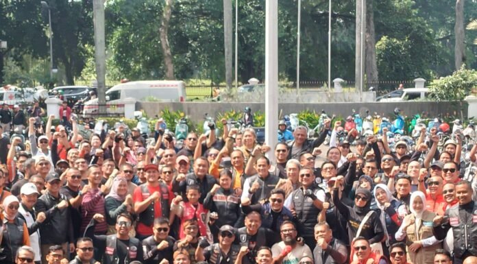Rolling Thunder Kabogor Autovibes Fest 2025: Wali Kota dan Bupati Bogor Kompak Riding Bareng, Pererat Persaudaraan Dua Wilayah Wali Kota Bogor Dedie A. Rachim dan Bupati Bogor Rudy Susmanto saat riding bersama dalam Rolling Thunder Kabogor Autovibes Fest 2025, Sabtu (21/6), bagian dari peringatan Hari Jadi Bogor ke-543. Foto: harnas.id