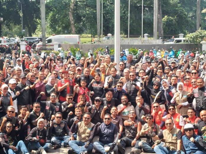 Wali Kota Bogor Dedie A. Rachim dan Bupati Bogor Rudy Susmanto saat riding bersama dalam Rolling Thunder Kabogor Autovibes Fest 2025, Sabtu (21/6), bagian dari peringatan Hari Jadi Bogor ke-543. Foto: harnas.id