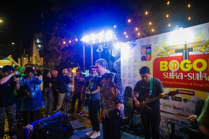 Bogor Suka Suka Suasana meriah Festival Kuliner Bogor Suka-Suka di Jalan Suryakencana, Bogor Tengah, dipadati ribuan pengunjung yang antusias menikmati ratusan pilihan kuliner, Sabtu malam (21/6/2025). Foto: Pemkot Bogor