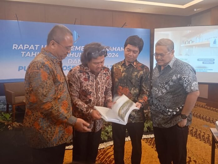 Direktur Utama PT GRIA Kufran Hakim Noor dan jajaran direksi saat paparan kinerja tahunan di Public Expose GRIA 2025 di ICE BSD, Tangerang. Foto: Harnas.id