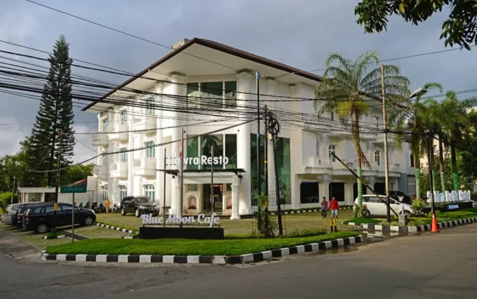 Sahira Hotel Pakuan By Rakacon tampak dari depan, kini hadir dengan konsep baru yang ramah keluarga dan bisnis di kawasan Ciheuleut, Kota Bogor. Foto: Istimewa