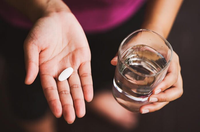 Ilustrasi Minum Obat