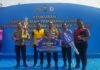 Polsek Bojongsari Raih Juara 1 Lomba Kebersihan dan Pelayanan Publik se-Polda Metro Jaya Kapolsek Bojongsari, Kompol Fauzan Thohari, menerima penghargaan Juara 1 Lomba Kebersihan dan Pelayanan dari Kapolda Metro Jaya di Lapangan Presisi, Jakarta (4/7/2025). Foto: Harnas.id/ Agung