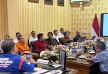 BP Taskin Perkuat Sinergi Program Pengentasan Kemiskinan Lewat Kunjungan ke Daerah Deputi BP-Taskin RI Dr. Zaidirina bersama jajaran Pemkab Jember saat kunjungan kerja memperkuat sinergi percepatan pengentasan kemiskinan di daerah. Foto: Istimewa