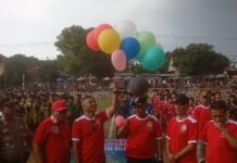 Turnamen Sepak Bola Fauzi Cup ke-IV 2025 Resmi Dimulai di Kota Bogor Wali Kota Bogor, Jenal Mutaqin, resmi membuka Turnamen Sepak Bola Fauzi Cup ke-IV 2025 di Lapangan Taman Genteng, Kota Bogor, yang melibatkan 20 tim sepak bola U-15 dalam kompetisi selama satu bulan. Foto: Harnas.id/ Hadi