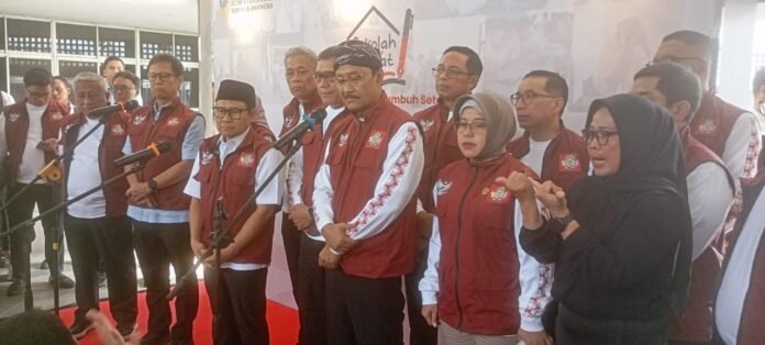 Menteri Sosial Saifullah Yusuf (Gus Ipul) membuka acara Masa Pengenalan Lingkungan Sekolah (MPLS) untuk Sekolah Rakyat tahun ajaran 2025/2026 di Sekolah Rakyat Menengah Pertama 10 Bogor, yang dihadiri oleh pejabat tinggi negara dan peserta didik baru. Foto: Harnas.id/ Hadi