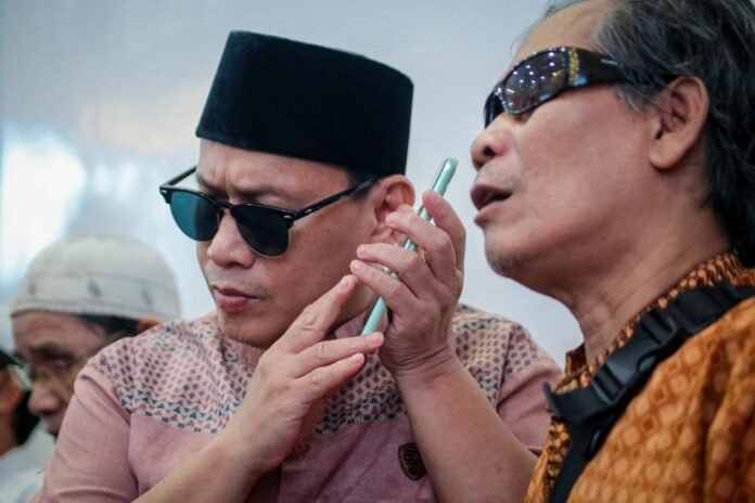 Wali Kota Bogor, Dedie A. Rachim, meluncurkan fitur suara Inklusi Netra (INARA) pada aplikasi SiBadra, yang memberikan kemudahan bagi penyandang disabilitas netra untuk menyampaikan aduan mengenai fasilitas umum di Kota Bogor. Foto: Pemkot Bogor