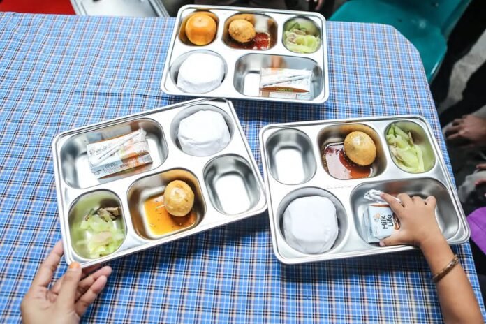 MBG Ilustrasi MBG. Siswa MI Darul Quran di Depok diduga keracunan setelah mengonsumsi paket Makan Bergizi Gratis (MBG) pada Jumat (18/7). Foto: Istimewa