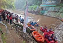 Sambut HUT ke-80 RI, Ciliwung Depok Jadi Ajang Kompetisi Rafting