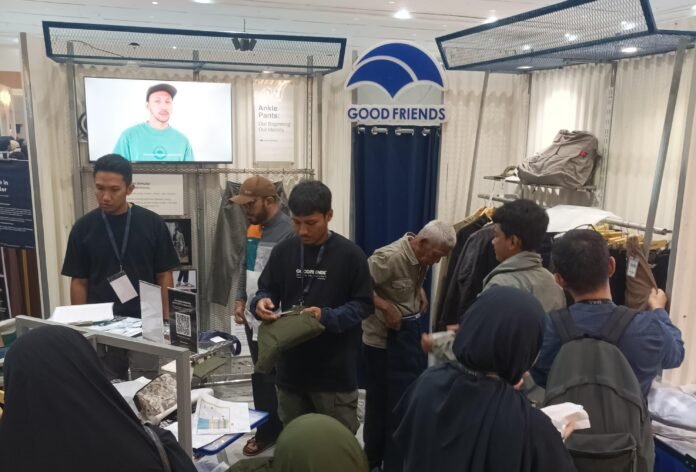 Debut perdana Goodfriends di Halal Fair JCC 2025, hadir dengan gaya urban kekinian yang langsung jadi sorotan! Foto: Harnas.id
