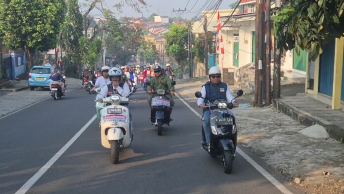 Semangat persatuan di jalan raya! Ratusan scooterist ramaikan Konvoi Kebangsaan Depok 2025. Foto: Harnas.id/ Agung