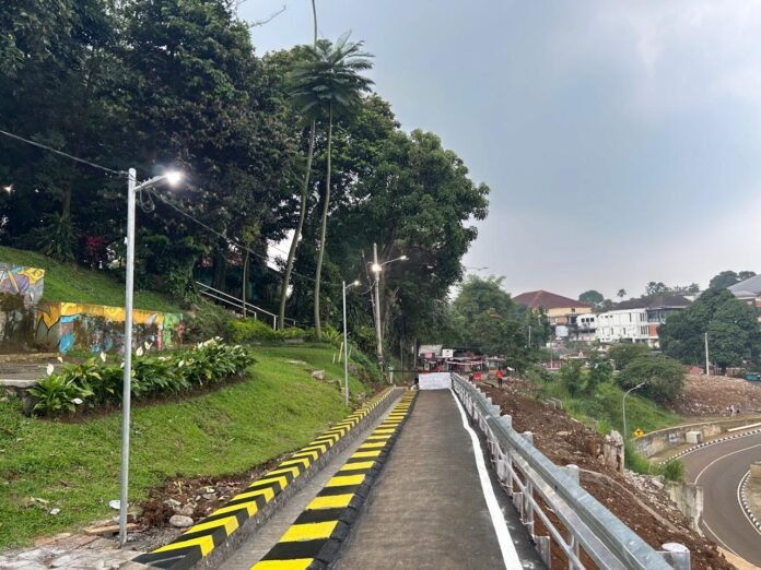 Jalur Batutulis yang mulai beroperasi Rabu (27/8/2025) pukul 00.00 WIB. Jalur selebar 2,5 meter ini diharapkan membantu mobilitas warga meski kondisi tanah masih labil. Foto: Isrtimewa