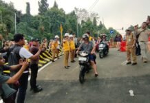 Jalan Danasasmita Batutulis Resmi Dibuka, Khusus untuk Kendaraan Roda Dua Suasana pembukaan akses Jalan Danasasmita yang kini resmi dibuka khusus untuk kendaraan roda dua. Foto: Harnas.id/ Istimewa