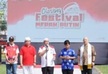 Festival Merah Putih 2025 Ditutup Doa Bersama, Bogor Serukan Pesan Persatuan untuk Indonesia Ketua Umum Festival Merah Putih 2025, Benyamin Mbooh, memimpin doa bersama lintas agama di penutupan FMP 2025 di Mako Resimen 1 Paspelopor Korbrimob, Kota Bogor, Minggu (31/8). Acara ini menegaskan semangat persatuan dan pesan NKRI harga mati. Foto: Harnas.id/ Istimewa
