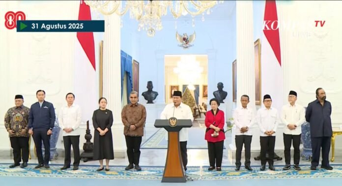 Presiden Prabowo Subianto Presiden Prabowo Subianto bersama Megawati Soekarnoputri dan Surya Paloh membahas langkah menjaga stabilitas nasional usai demo ricuh di Istana Negara, Minggu (31/8/2025). Foto: Tangkapan Layar