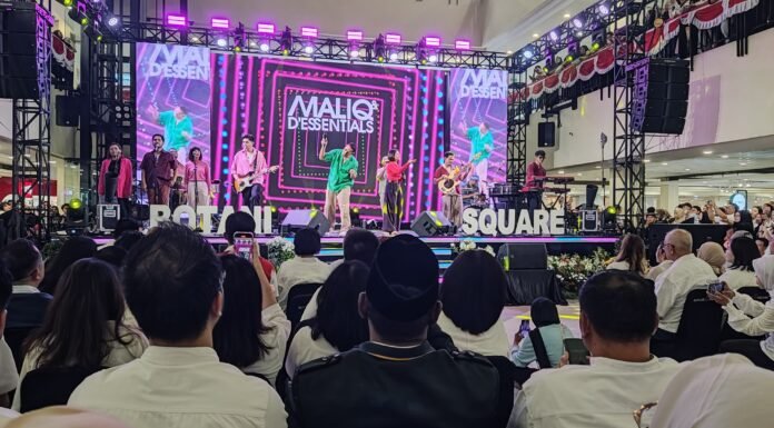 Mal Botani Square Rayakan 19 Tahun dengan Serangkaian Acara Meriah dan Penampilan Maliq D’Essentials Penampilan Maliq D’Essentials memeriahkan puncak perayaan ulang tahun ke-19 Mal Botani Square di Kota Bogor, menghadirkan ribuan pengunjung dalam suasana aman dan tertib. Foto: Harnas.id