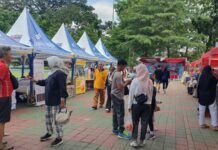 UMKM SADAR Geber Bazar “Tujuh Belasan” di Lapangan Sempur, Produk Lokal Bogor Makin Keren! Bazar UMKM SADAR ‘Sadar Tujuh Belasan’ di Lapangan Sempur, Kota Bogor, diramaikan puluhan tenant dan pengunjung selama dua hari penuh. Foto: Istimewa
