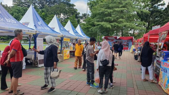 Bazar UMKM SADAR ‘Sadar Tujuh Belasan’ di Lapangan Sempur, Kota Bogor, diramaikan puluhan tenant dan pengunjung selama dua hari penuh. Foto: Istimewa