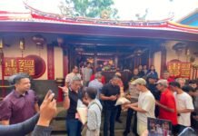 Vihara Dhanagun Bogor Bagikan 60 Ton Beras untuk Warga pada Bulan Cit Gwee Suasana pembagian beras di Vihara Dhanagun Bogor dalam rangka bulan Cit Gwee, didukung Pemkot Bogor, Polresta Bogor Kota, dan Brimob, Senin (8/9/2025). Foto: Harnas.id/ IJS