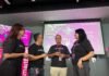 SMARTFREN Perluas Jangkauan Layanan di Indonesia Pasca Merger dengan XLSMART SF_2 : (ki-ka) Division Head Brand Communication SMARTFREN, Edtine Pamilien Gensana, Head of SMARTFREN Product, Astiyanto Tri Muktiwibowo, Chief Marketing Officer SMARTFREN XLSMART, Sukaca Purwokardjono dan Division Head Customer Success SMARTFREN, Rochelle Camasosa dalam acara media update SMARTFREN di Jakarta, Rabu (16/9). Foto: Smartfren