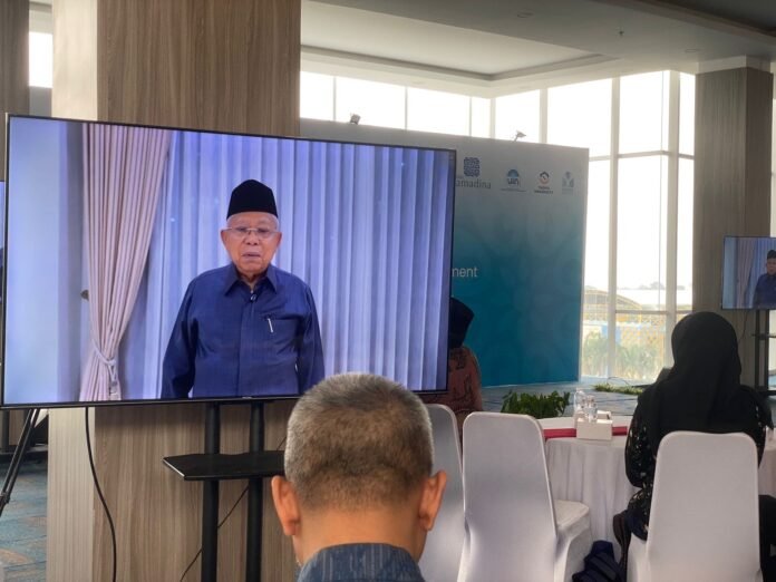 CSED INDEF, menyampaikan komitmen lembaganya dalam memperkuat ekonomi syariah Indonesia selama acara Tasyakuran Milad 1 Tahun CSED INDEF di Jakarta. Foto: Harnas.id
