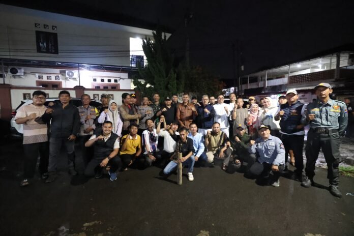 Warga Babakan Sirna, Bogor Tengah, bergotong royong menjaga keamanan lingkungan lewat siskamling modern dengan dukungan CCTV dan speaker swadaya. Foto: Pemkot Bogor