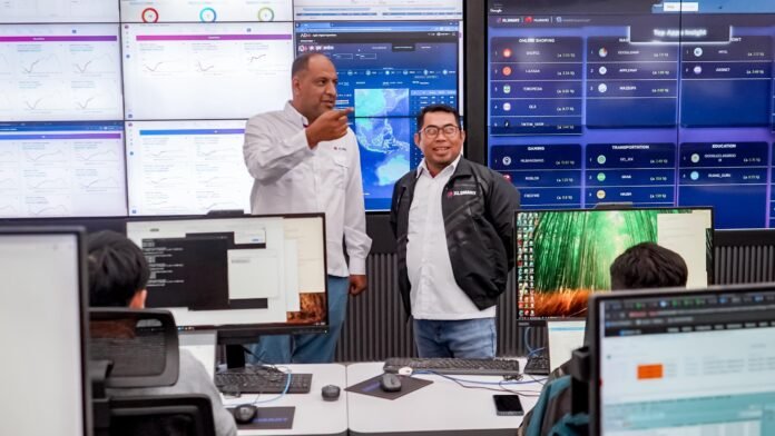 Pusat Operasi Jaringan Terpadu XLSMART di BSD siap menjaga stabilitas layanan dan meningkatkan pengalaman digital bagi 82 juta pelanggan di seluruh Indonesia. Foto: XLSMART