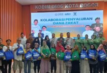 Kodim 0606 Bogor Kolaborasi dengan PT Adev dan Tazkia Bagikan 1.000 Sembako untuk Rayakan HUT ke-80 TNI Kodim 0606 Bogor bersama PT Adev dan Baitulmal Tazkia membagikan 1.000 paket sembako kepada masyarakat dalam rangka HUT ke-80 TNI. Foto: Kodim