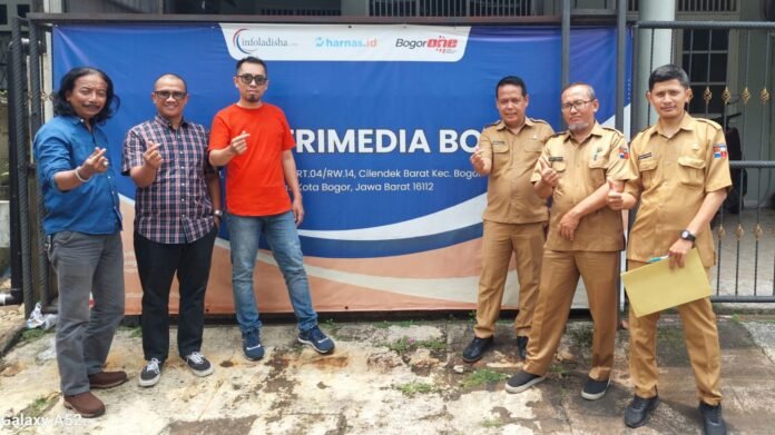 Dinas Kominfo Kota Bogor melakukan verifikasi faktual di Graha Trimedia Bogor, rumah bersama tiga media: Infoladisha, BogorOne, dan Harnas, Senin (29/9/2025). Foto: Trimedia