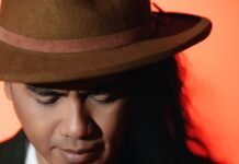 Boym Sastro Rilis Single Perdana 17 Tahun, Lagu Hangat Tentang Cinta Ayah dan Anak Lewat aransemen akustik karya Koko Irwansyah, Boym Sastro menyanyikan doa dan kenangan yang tumbuh bersama waktu. Foto: Ryan Brand