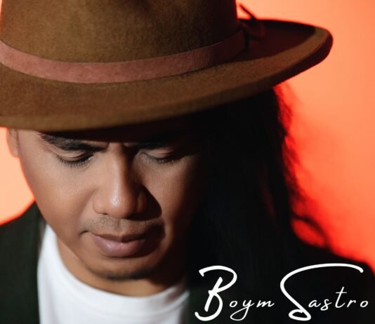 Boym Sastro Rilis Single Perdana 17 Tahun, Lagu Hangat Tentang Cinta Ayah dan Anak Lewat aransemen akustik karya Koko Irwansyah, Boym Sastro menyanyikan doa dan kenangan yang tumbuh bersama waktu. Foto: Ryan Brand