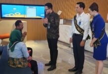 BRI BO Jakarta Menara BRILiaN Fokus Tingkatkan Layanan dan Kepuasan Nasabah di HPN 2025 Memperingati Hari Pelanggan Nasional 2025 pada 4 September, Pemimpin Cabang BRI BO Jakarta Menara BRILiaN, Marco Arief Pramudita turun langsung menyapa Nasabah setia Bank BRI. Foto: BRI