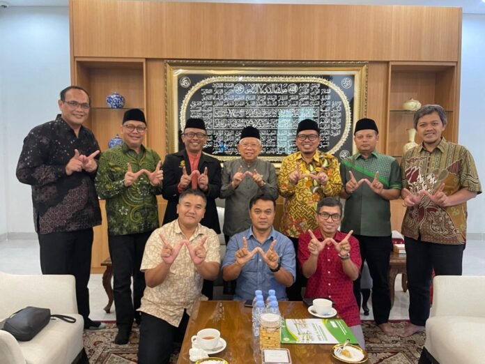 Forjukafi Wakil Presiden ke-13 KH Ma’ruf Amin menerima pengurus Forjukafi di kediamannya di Depok, Jawa Barat (23/10). (Tim Humas Ma’ruf Amin)