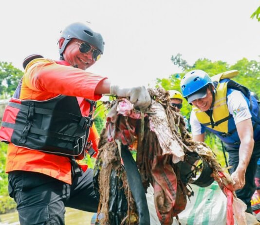Jadi Venue Porprov, Warga Ranggamekar Bebersih Sungai Cisadane