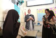 Peringati Hari Guru, Yantie Rachim Perkuat Edukasi Seribu Kata Positif di SMPN 15