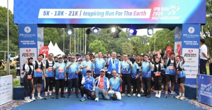 Ribuan pelari meramaikan IPB Run Half Marathon 2025, ajang lari hijau yang memadukan olahraga, lingkungan, dan solidaritas sosial di kampus IPB University. Foto: Harnas.id