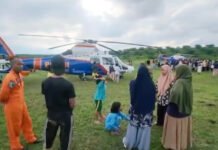 Di Tengah Bencana, Kru Helikopter Polri Hadirkan Senyum dan Harapan bagi Anak-Anak Aceh Tamiang