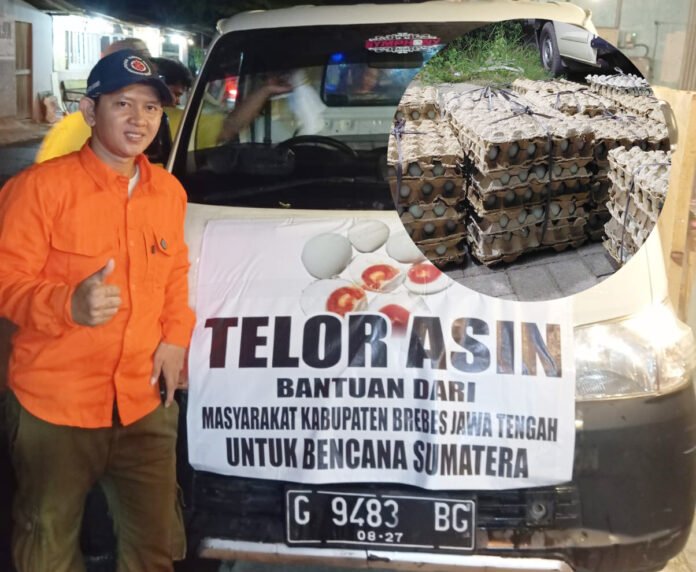 PMI menyiapkan bantuan telur asin untuk penyintas banjir di Sumatera dan Aceh. Foto: Dok. PMI.