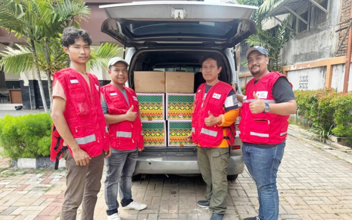 PMI menyalurkan 1 ton abon untuk memperkuat dapur umum pengungsian banjir di Sumatera dan Aceh. Foto: Dok. PMI.