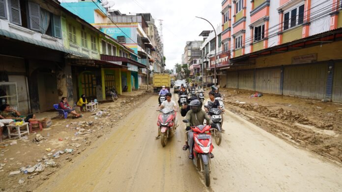 Kepala BNPB meninjau langsung kondisi RSUD Aceh Tamiang yang terdampak banjir, Sabtu (6/12/2025). Foto: Dok. BNPB.