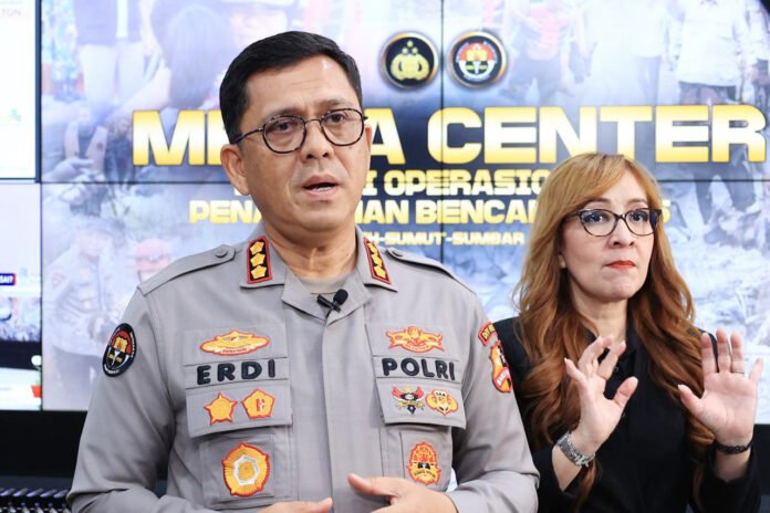 Juru Bicara Polri Kombes Pol Erdi A. Chaniago menyampaikan perkembangan penanganan bencana di Sumatera. Foto: Dok. Polri.