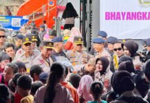 Kapolri Tinjau Posko Pengungsian Aceh Tamiang dan Salurkan Bantuan Enam Truk