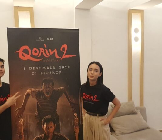 Film Qorin 2 Resmi Tayang, Pemain Sambangi XXI Bogor Square dan Jambu Dua Pemain film “Qorin 2” Muzakki Ramadhan dan Wavi Zihan menyapa penonton saat cinema visit di Bogor Square pada hari pertama penayangan. Foto: Qorin 2