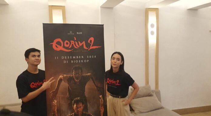 Film Qorin 2 Resmi Tayang, Pemain Sambangi XXI Bogor Square dan Jambu Dua Pemain film “Qorin 2” Muzakki Ramadhan dan Wavi Zihan menyapa penonton saat cinema visit di Bogor Square pada hari pertama penayangan. Foto: Qorin 2