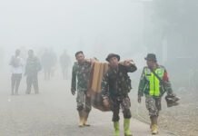 TNI Evakuasi Sepasang Lansia Terisolir di Bener Meriah, Medan Sulit Tak Jadi Halangan