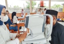 Program Wakaf Kacamata Astra dan Jufi Bantu Pelajar Duafa di Bantar Gebang