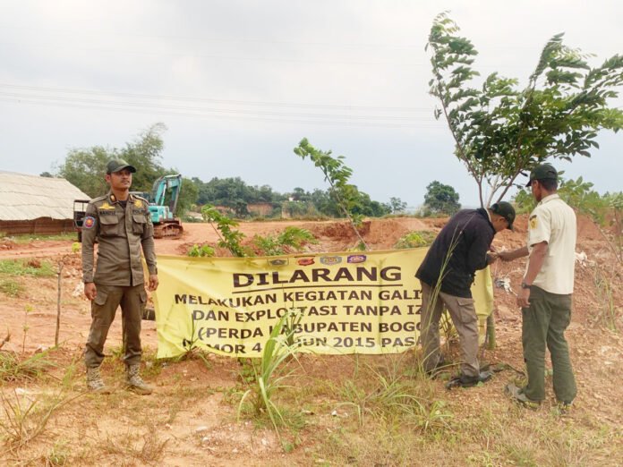 Satpol PP Parung Panjang Sidak Galian Tanah Ilegal di Gorowong. Foto: Istimewa