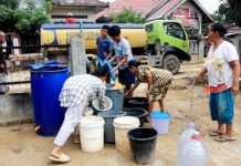 Banjir Bandang Rusak Sistem Air Bersih, Warga Tapanuli Tengah Andalkan Mobil Tangki