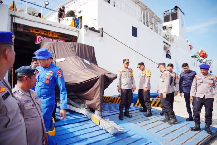Personel dan Bantuan Logistik Polri Tiba di Lhokseumawe Menggunakan Kapal MV Egon. Foto: Pelni.