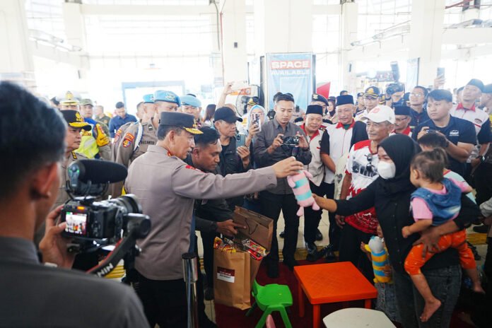 Kapolri Jenderal Listyo Sigit Prabowo Saat Meninjau Terminal Terpadu Pulo Gebang Jelang Nataru. Foto: Polri.